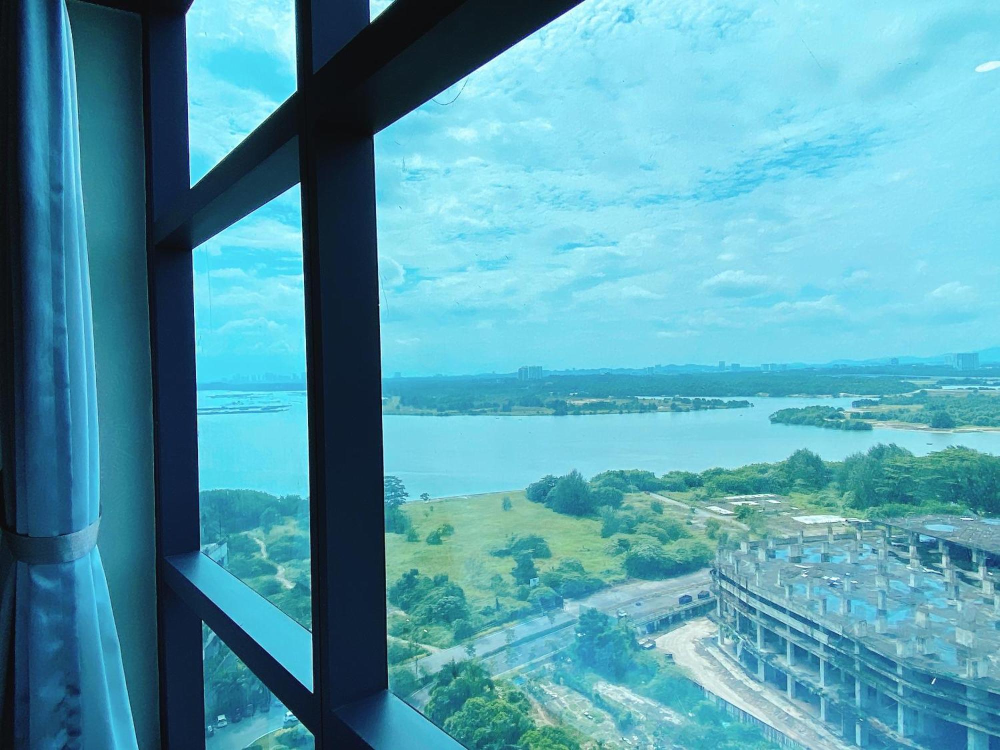 Seafront Country Garden Danga Bay By Lions Bay Apartment Johor Bahru Room photo